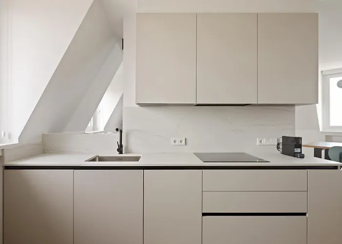 Miramar Attic By Feelfreerentals