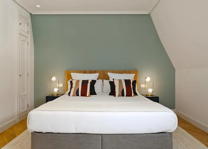 Miramar Attic By Feelfreerentals